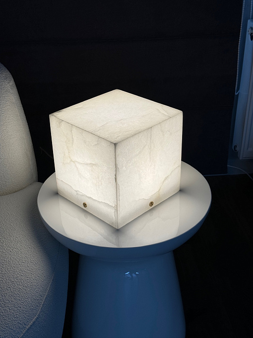 Настольная лампа Cube Alebaster